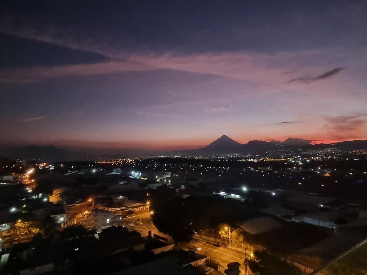 Amazing Volcano Views In Front Of Airport Gwatemala Zewnętrze zdjęcie