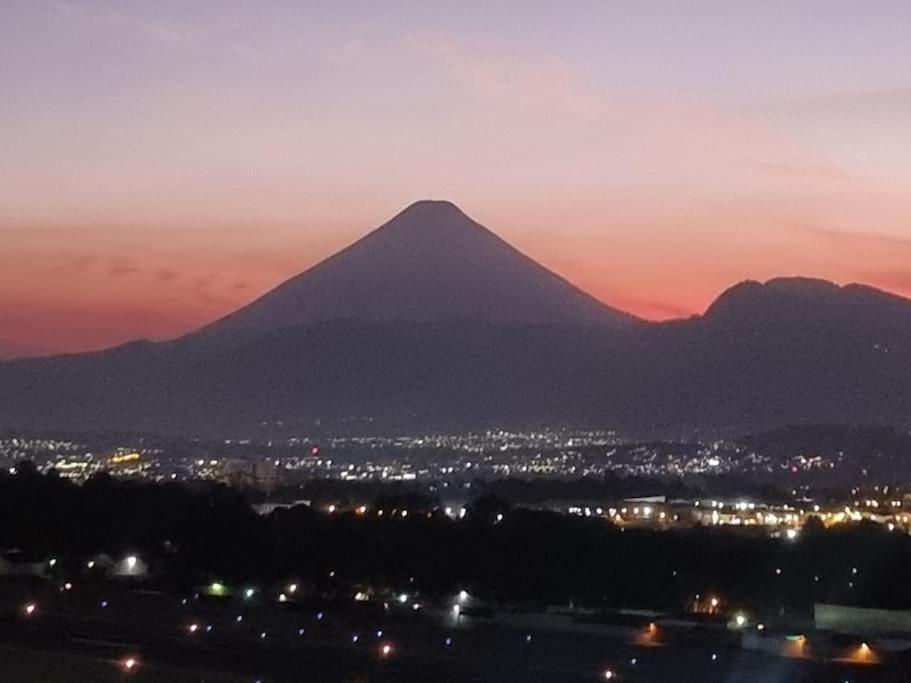 Amazing Volcano Views In Front Of Airport Gwatemala Zewnętrze zdjęcie